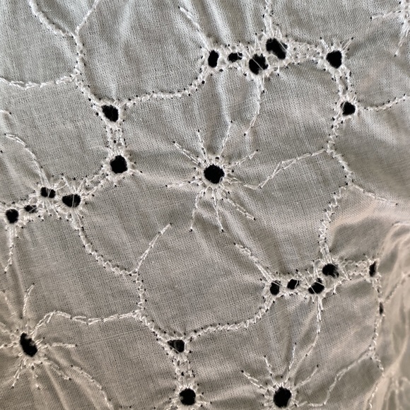 Harve Benard Embroidery Blouse - Picture 9 of 10